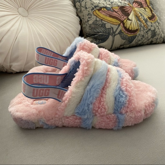 UGG Fluff Yeah Slides Cali Collage Pride Stripes Kid’s 6 (Will Fit a Women’s 8) - Picture 1 of 13